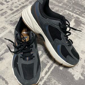 Avia Black and Gray Athletic Shoes